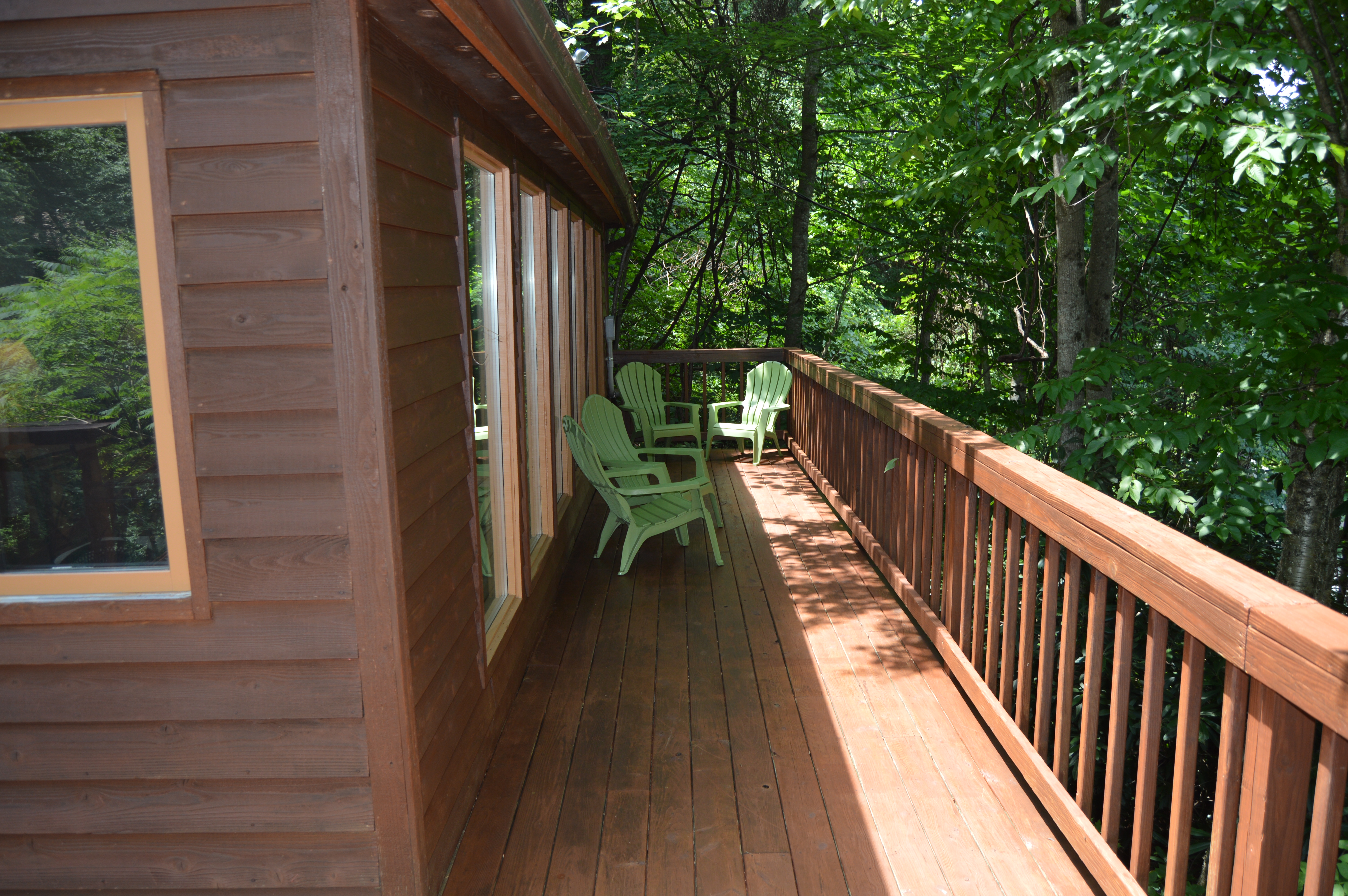 Treehouse Riverview Deck